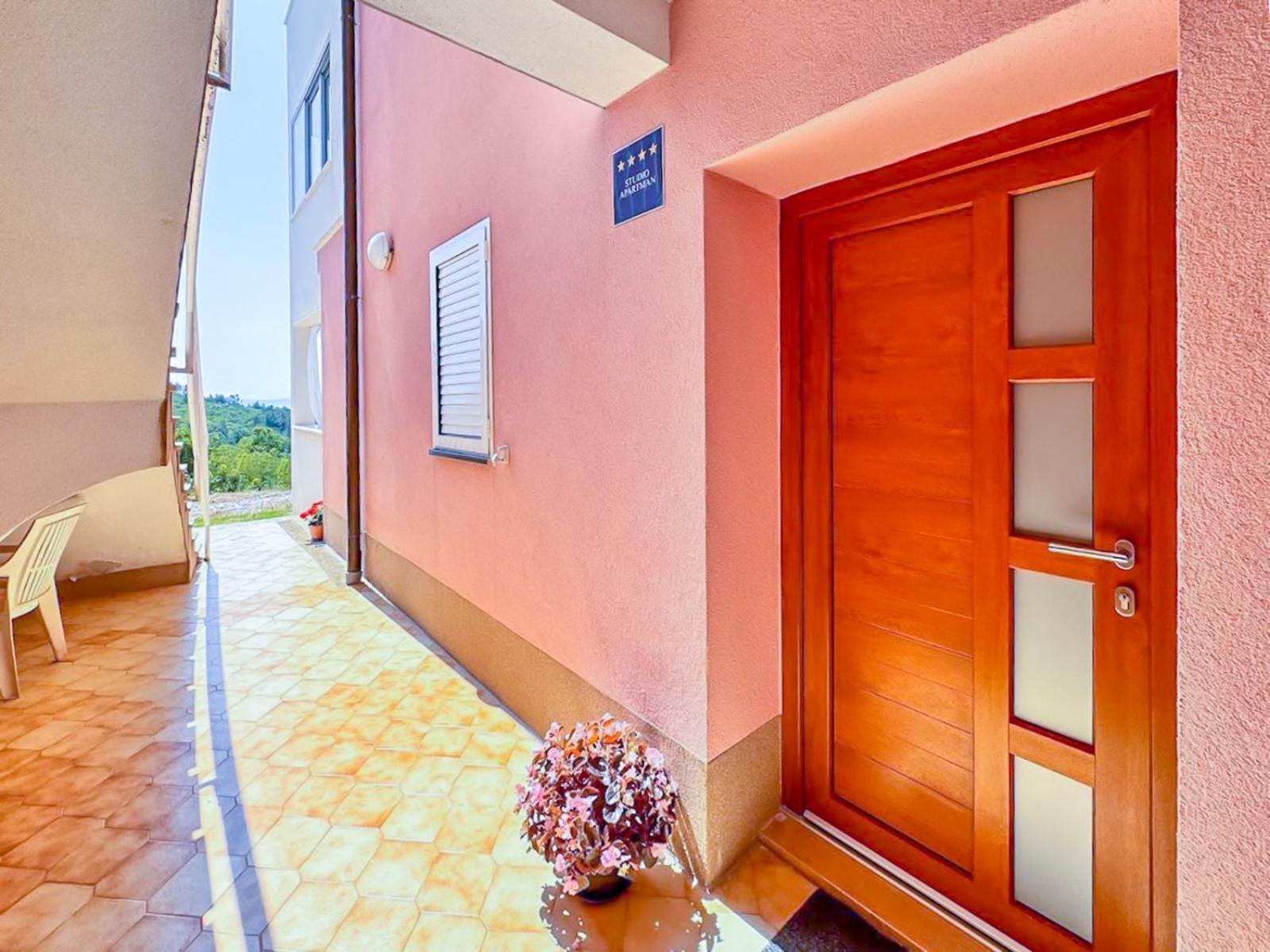 Studio Vesna With A Terrace And Sea View 拉巴克 外观 照片